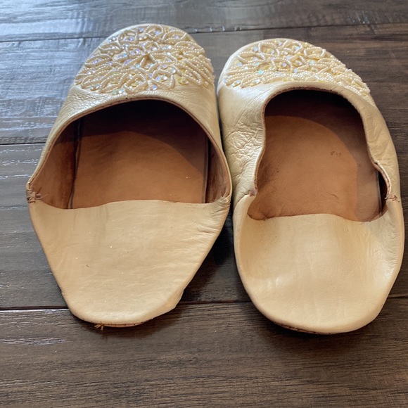 Leather beaded slippers - Picture 2 of 4